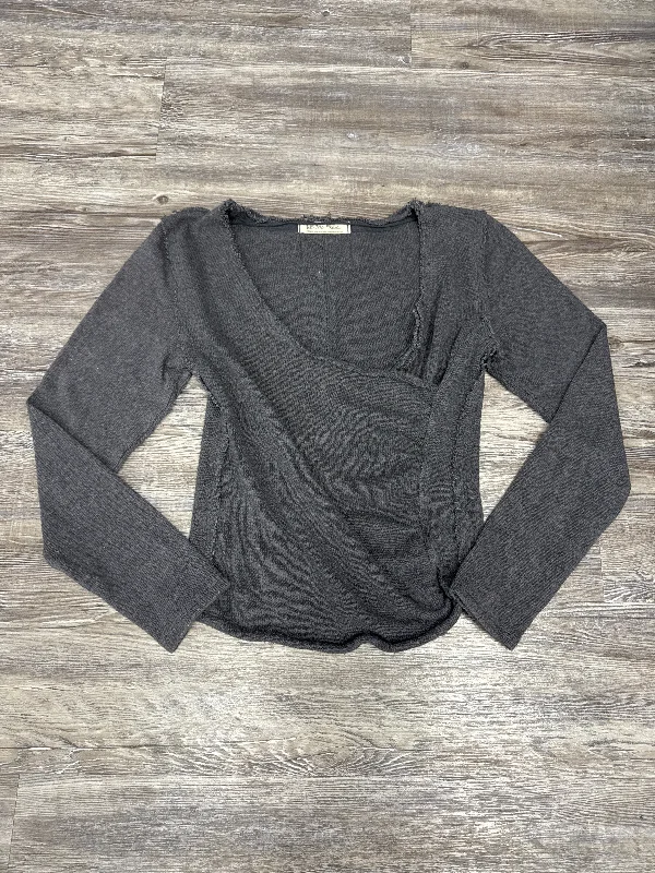 women's tops with built-in brasTop Long Sleeve By Free People In Grey, Size: M