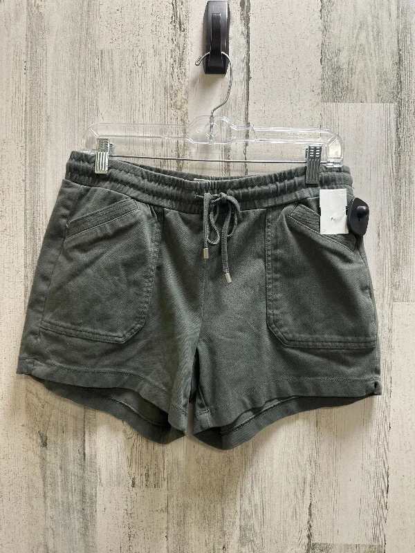 women's party shortsGreen Shorts St John Collection, Size 4