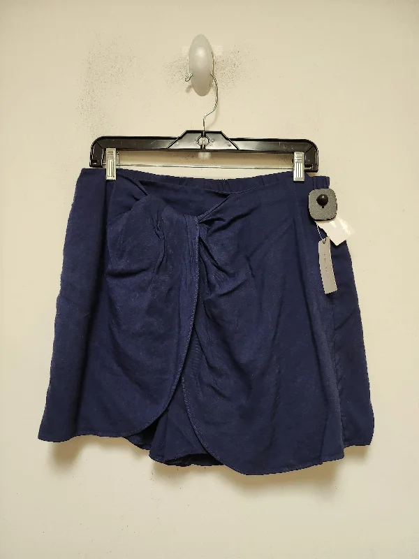 women's lightweight shortsNavy Shorts Clothes Mentor, Size 6