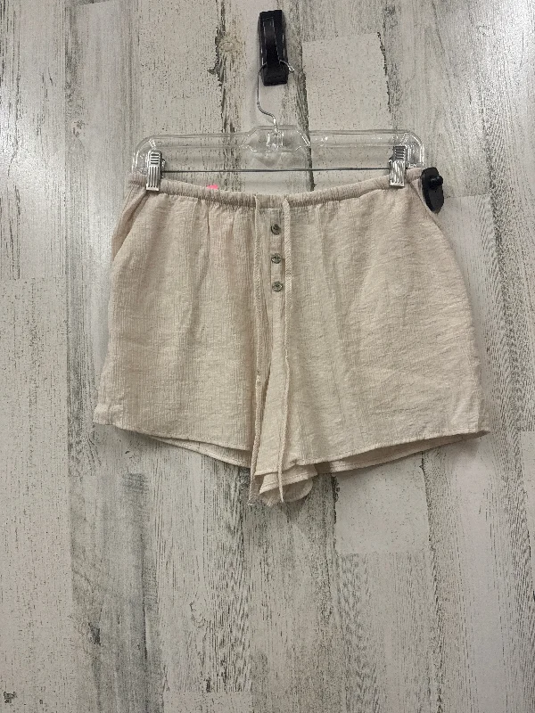 women's active shortsCream Shorts Zara, Size S