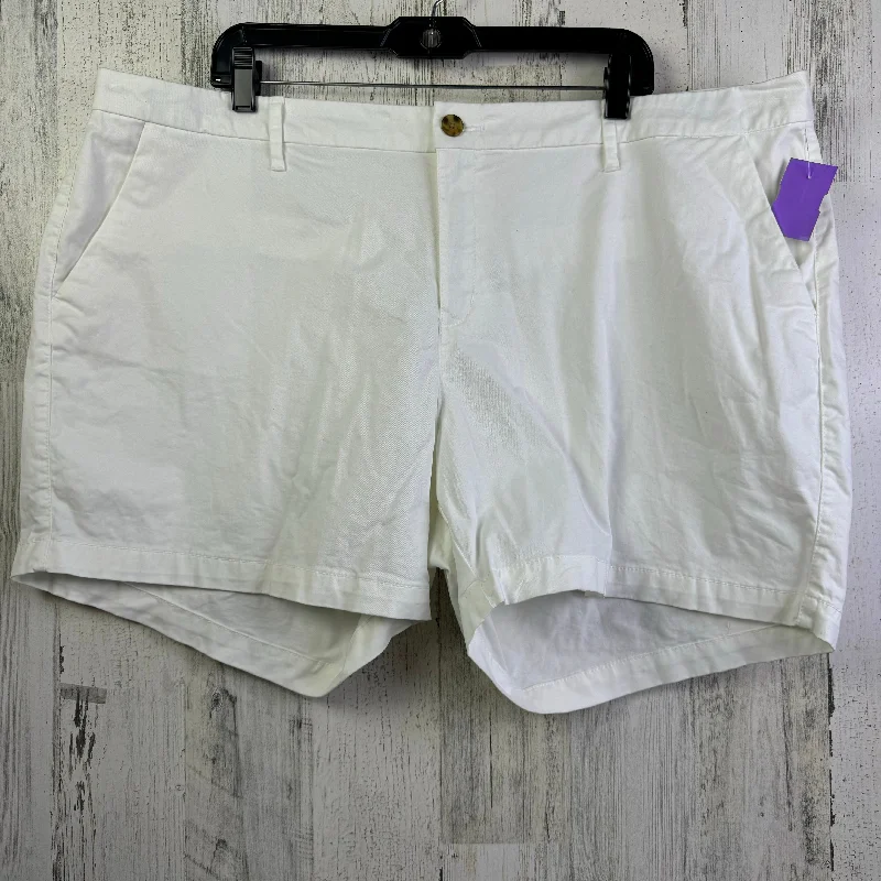 women's plus-size shortsWhite Shorts Old Navy, Size 20