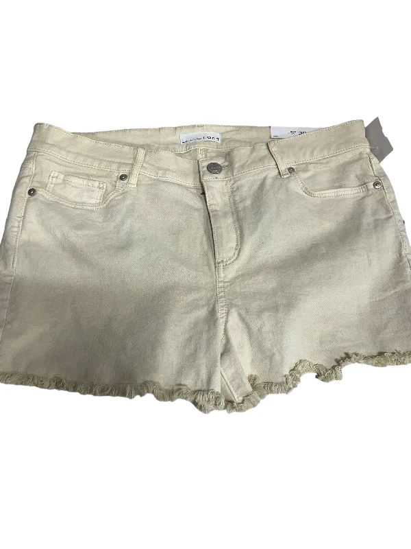 women's multi-pocket shortsCream Shorts Loft, Size 10petite