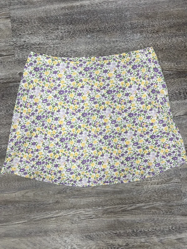 women's floral skirtsSkirt Mini & Short By Hyfve  Size: Xl